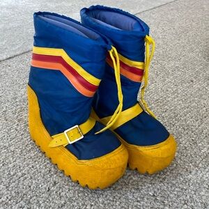 Vintage 70’s 80’s rainbow Moon boots size 8.5